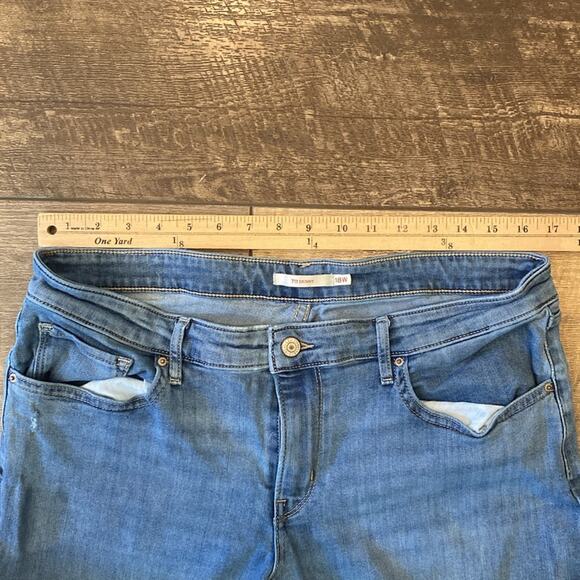 Levi's Women's 711 Skinny Not Now Distressed Mid- Rise Plus Size Jeans Size 18W - Picture 7 of 11